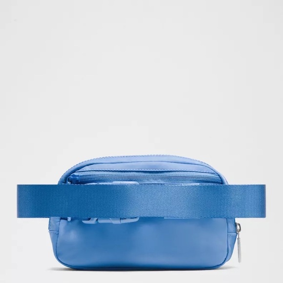 Lululemon Everywhere Belt Bag 1L- Pool Party - Picture 5 of 6